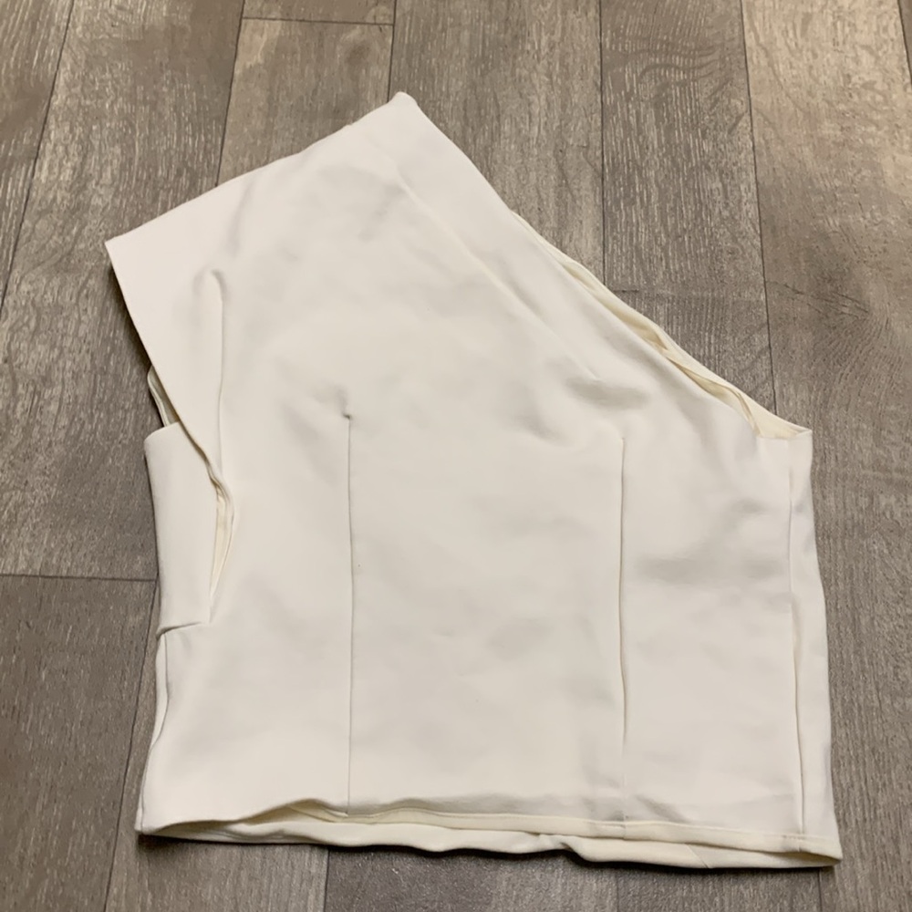 Womens NWOT Express One Shoulder Ponte Cropped Cap Sleeve Top Shirt‎ - Picture 3 of 8
